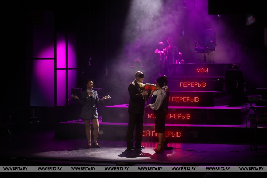 Брестский академический театр драмы представил премьеру Мудромер