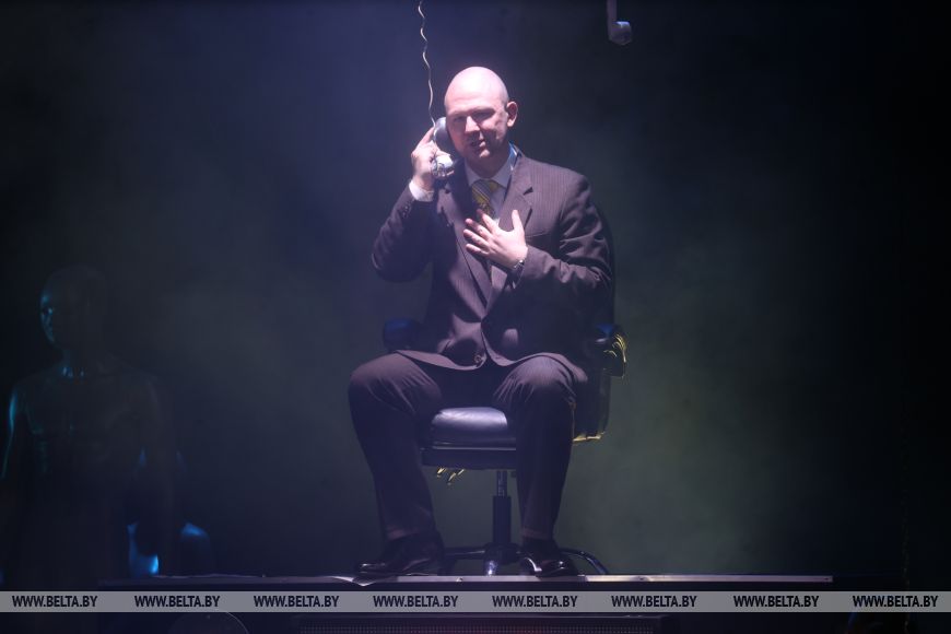 Брестский академический театр драмы представил премьеру Мудромер