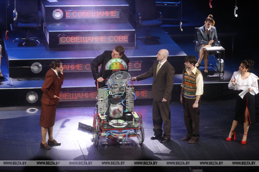 Брестский академический театр драмы представил премьеру Мудромер