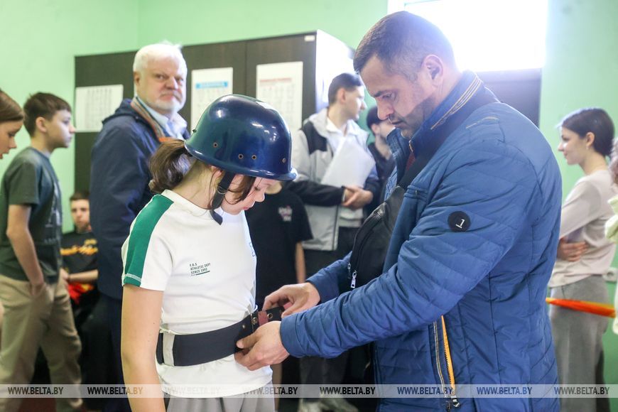 В Бресте проходит первенство города по подъему по штурмовой лестнице