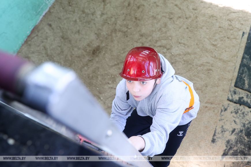 В Бресте проходит первенство города по подъему по штурмовой лестнице