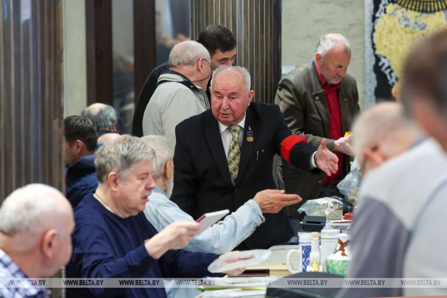 От монет до "Янтарного хуторка". Что сейчас собирают белорусские коллекционеры 