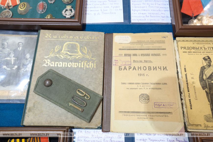 От монет до "Янтарного хуторка". Что сейчас собирают белорусские коллекционеры 