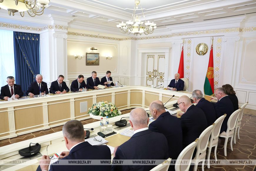 Люди хотят жить в своей стране свободно. Лукашенко о недопустимости перегибов в работе контролеров