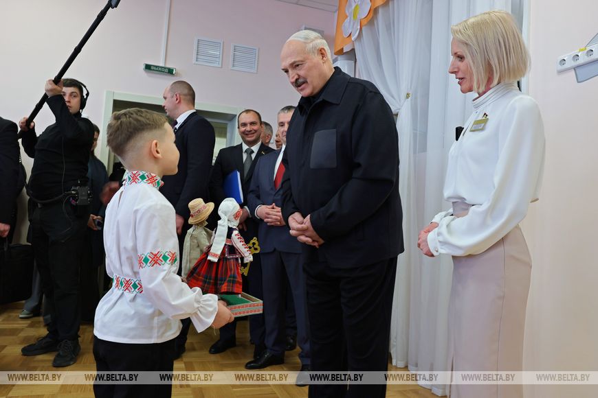 Большая командировка Лукашенко продолжается в Петриковском районе