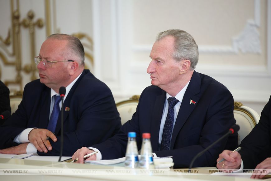 Люди хотят жить в своей стране свободно. Лукашенко о недопустимости перегибов в работе контролеров