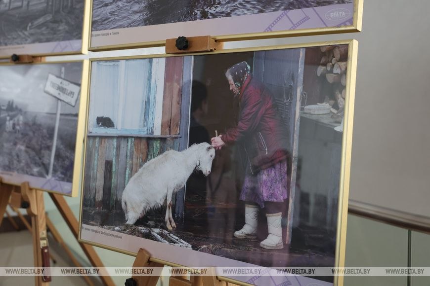 "ОБЪЕКТИВно - о времени и людях" рассказывает на медиафоруме выставка фотокорреспондента БЕЛТА Сергея Холодилина