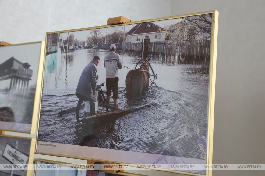 "ОБЪЕКТИВно - о времени и людях" рассказывает на медиафоруме выставка фотокорреспондента БЕЛТА Сергея Холодилина