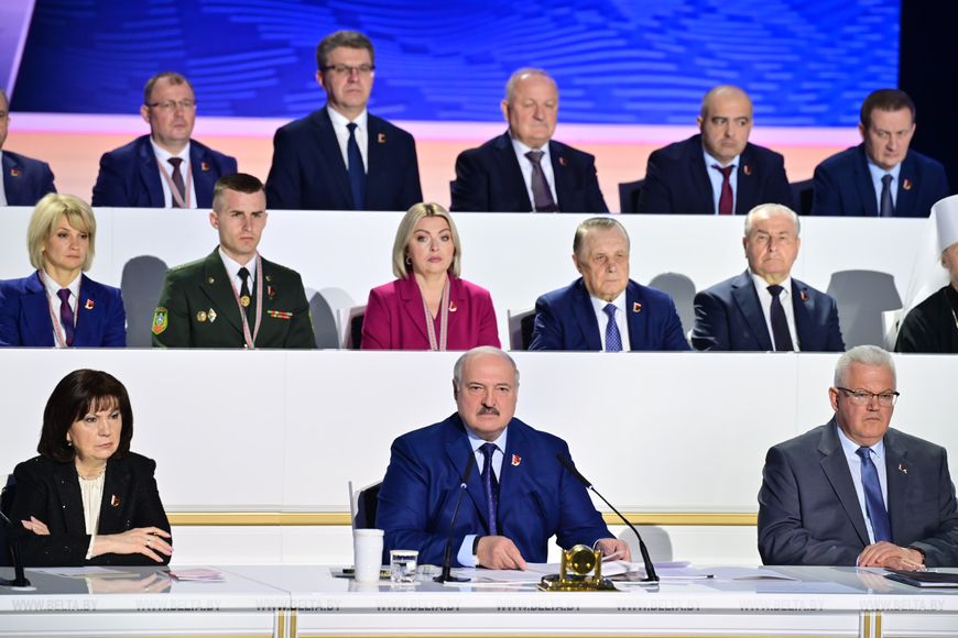 "Без лишней лирики и эмоций - факты на стол". Лукашенко ответил на все вопросы о происходящем вокруг Беларуси