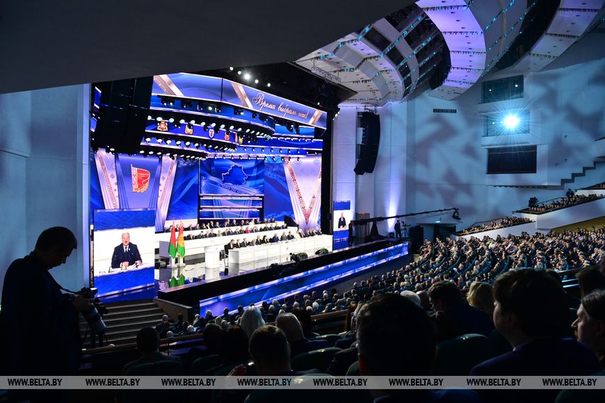 "Без лишней лирики и эмоций - факты на стол". Лукашенко ответил на все вопросы о происходящем вокруг Беларуси