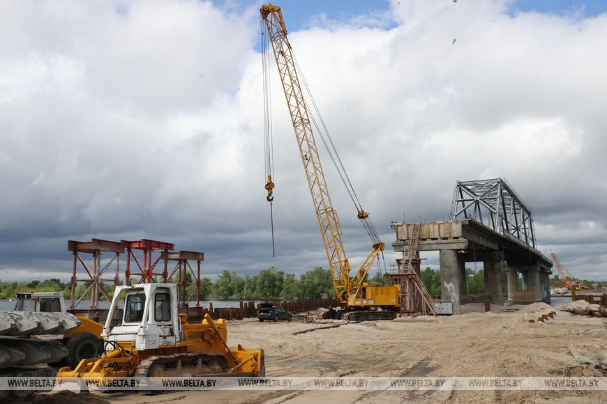 ФОТОФАКТ: Ремонт моста через реку Припять в Мозыре