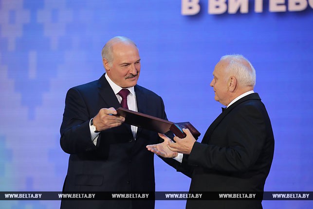 Александр Лукашенко и Валентин Елизарьев