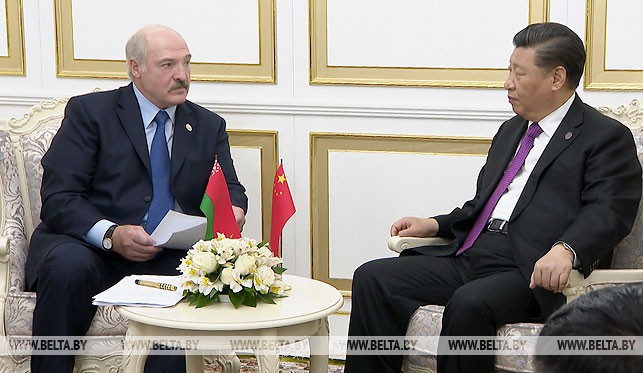 Александр Лукашенко и Си Цзиньпин во время встречи