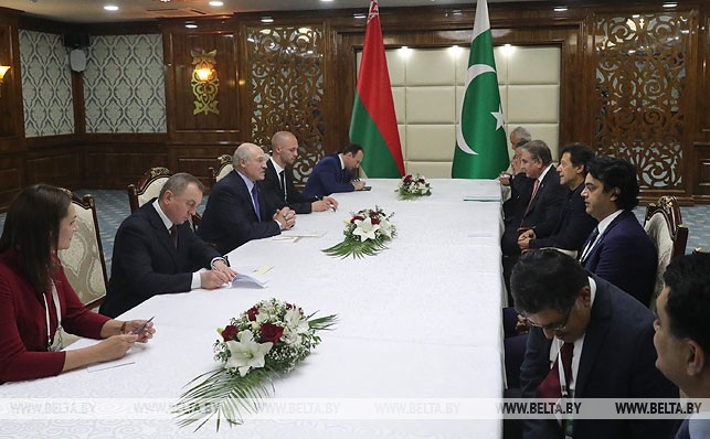 Президент Беларуси Александр Лукашенко обсудил двустороннюю повестку дня с премьер-министром Пакистана Имраном Ханом