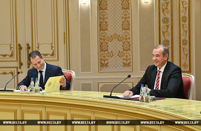 Посол России в Беларуси Михаил Бабич и губернатор Иркутской области Сергей Левченко