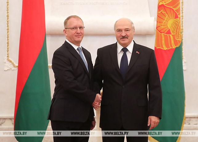 Чрезвычайный и Полномочный Посол Чехии в Беларуси Томаш Перницкий и Президент Беларуси Александр Лукашенко