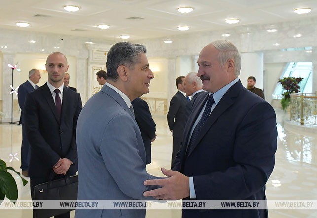 Президент Беларуси Александр Лукашенко и председатель Коллегии Евразийской экономической комиссии (ЕЭК) Тигран Саркисян