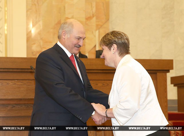 Почетное звание "Заслуженный юрист Республики Беларусь" присвоено председателю Постоянной комиссии Совета Республики по законодательству и государственному строительству Лилии Мороз