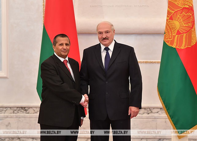 Чрезвычайный и Полномочный Посол Йемена в Беларуси Ахмед Салем аль-Вахейши и Президент Беларуси Александр Лукашенко