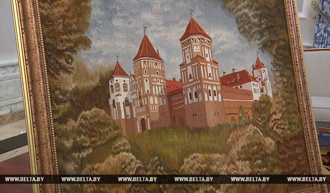 Гобелен с изображением Мирского замка