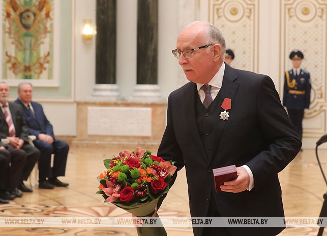 Ректор Белорусского государственного экономического университета Владимир Шимов награжден орденом Отечества III степени
