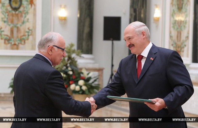Благодарность Президента объявлена ректору Белорусского государственного экономического университета Владимиру Шимову