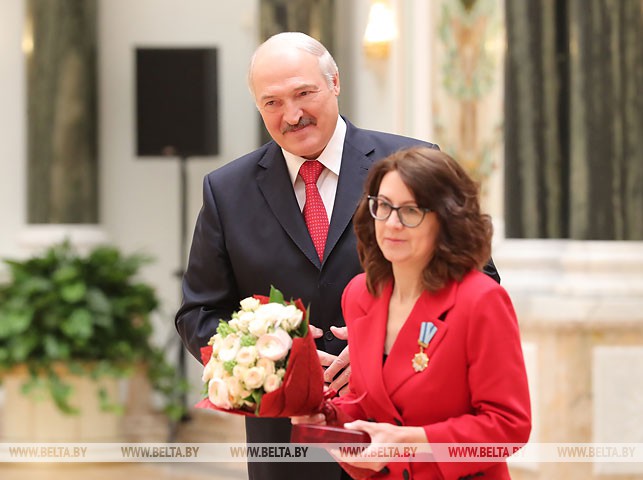 Александр Лукашенко вручил орден Матери Нине Чепелкиной