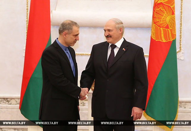 Президент Беларуси Александр Лукашенко и Чрезвычайный и Полномочный Посол Исламской Республики Иран Мостафа Овейси