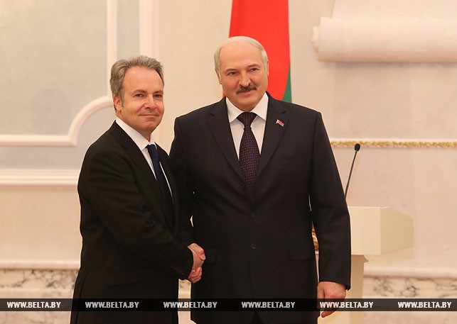 Президент Беларуси Александр Лукашенко и Чрезвычайный и Полномочный Посол Греции в Беларуси Андреас Фриганас