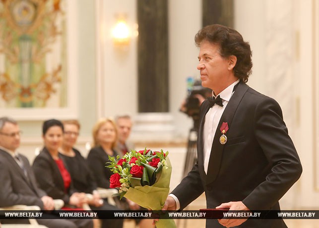 Орденом Франциска Скорины награжден ведущий солист оперы народный артист Беларуси Владимир Петров.