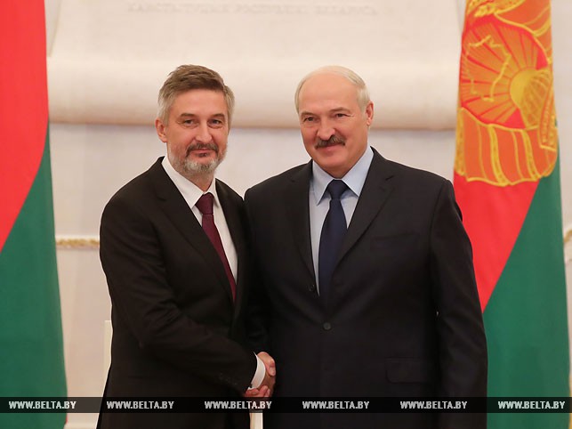 Александр Лукашенко и Чрезвычайный и Полномочный Посол Польши в Беларуси Артур Михальски