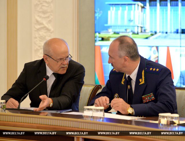 Председатель КГК Леонид Анфимов и генеральный прокурор Александр Конюк