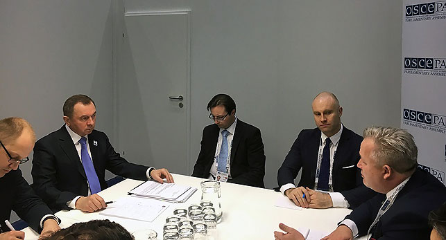 Во время встречи Владимира Макея и Кента Харстеда. Фото МИД