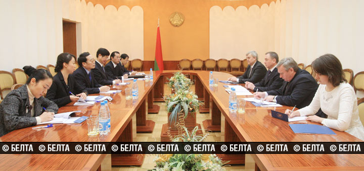 Беларусь предпримет решительные действия по выполнению дорожной карты сотрудничества с Китаем на 2014-2018 годы - Макей