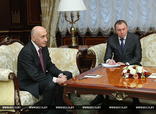 Посол Узбекистана в Беларуси Насирджан Юсупов и министр иностранных дел Беларуси Владимир Макей
