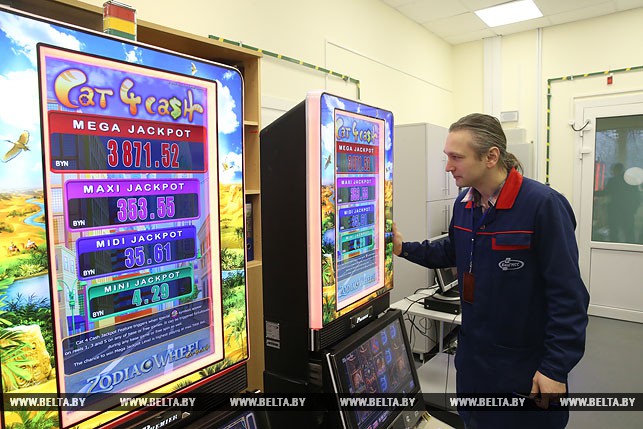 Начальник лаборатории экспертизы игровых автоматов и кассовых систем Андрей Евдокимчик