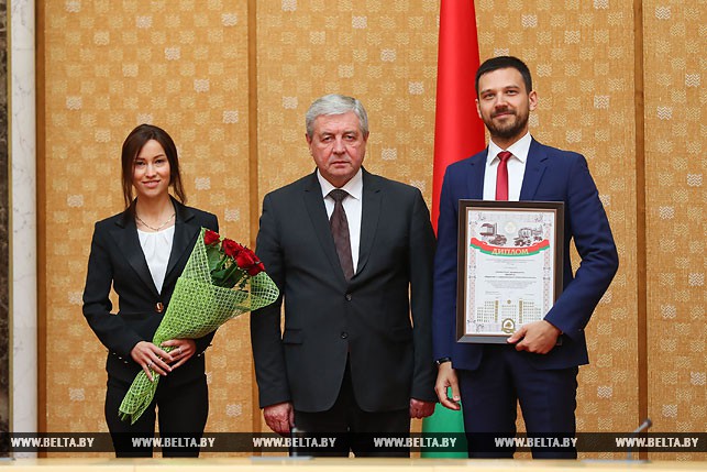 Владимир Семашко вручил награду совместному предприятию "Белита"