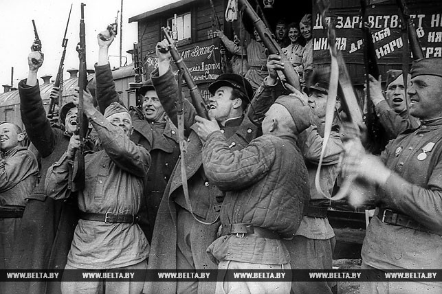 1 мая 1945 года. Салют Победы! Фото БЕЛТА