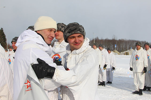 Участники лыжного перехода