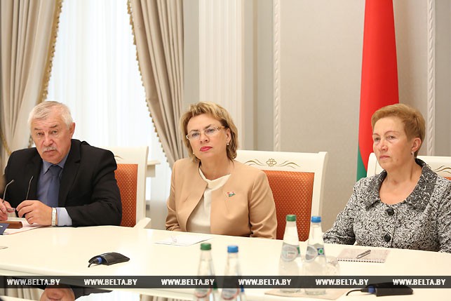 Заместитель председателя Совета Республики Марианна Щеткина (в центре)