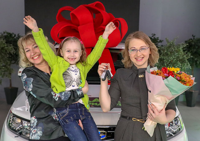 Татьяна Стрельченко, мама в декретном отпуске из Светлогорска, рада, что теперь их семье не нужно копить на новую машину!