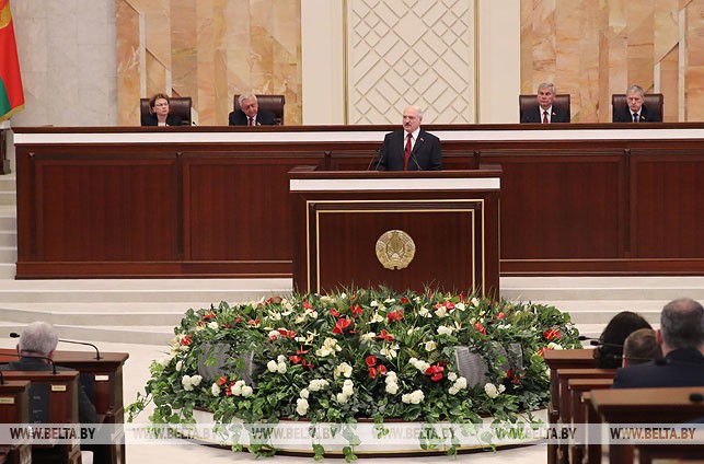 Александр Лукашенко выступает с Посланием к народу и парламенту