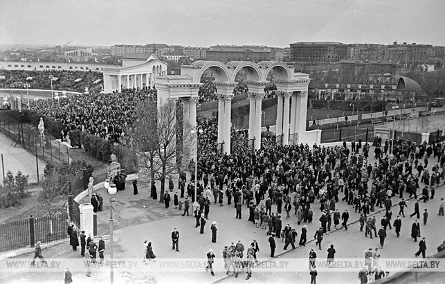 Центральный вход на стадион "Динамо" с улицы Кирова. 1957 год