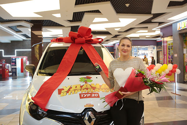 Белоснежный Renault Kaptur достался Елене Сазоновой прямо ко дню рождения! И не только ее собственному!