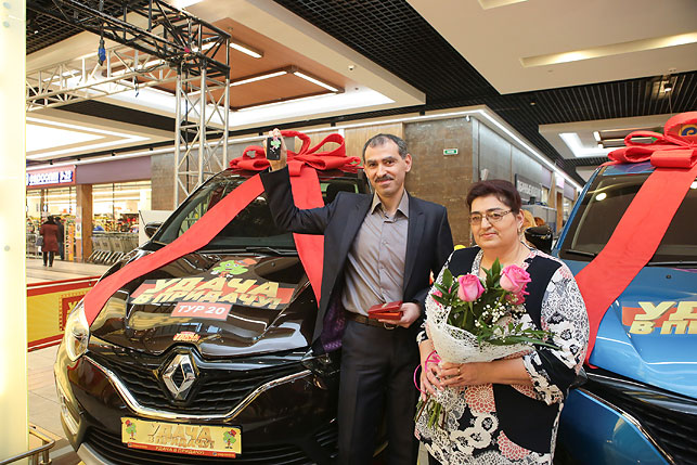 Рамиз и Фатима выиграли шоколадный Renault Kaptur совместными усилиями