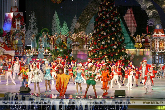 Новогодняя благотворительная акция "Наши дети". Праздничное представление на новогодней елке во Дворце Республики. 2007 год