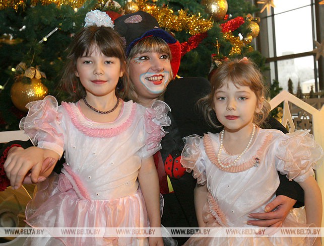 Новогодняя акция "Наши дети". Во время праздника во Дворце Республики. 2007 год