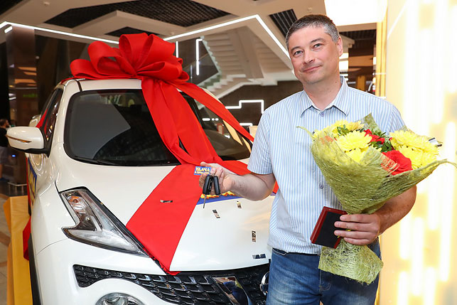 Военный пенсионер Олег Кулевич закупился ко дню рождения – и выиграл белый "Ниссан Джук"! "Новой машины, из салона, у нас еще никогда не было!"
