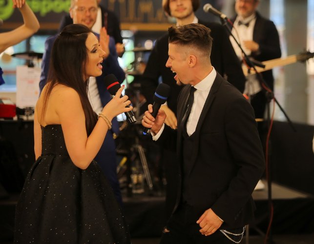 Музыкальным подарком для зрителей стало выступление звездной пары – Тео и Ольги Рыжиковой