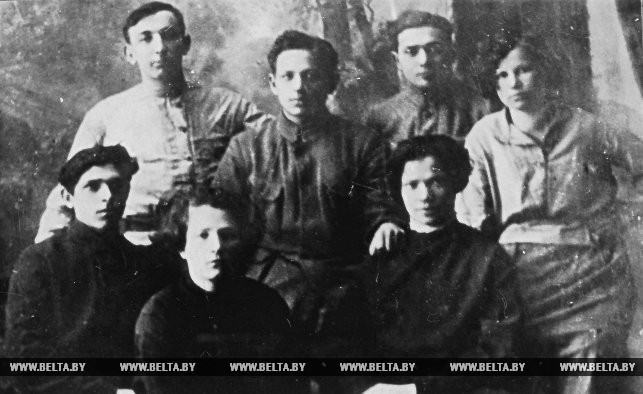 Группа членов мозырского уездного комитета комсомола. 1921 год